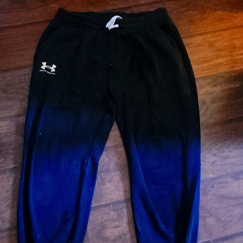 Under Armour loose coupe Womens black with white logo